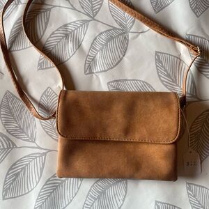 Elegant Tan Leather Crossbody Bag
